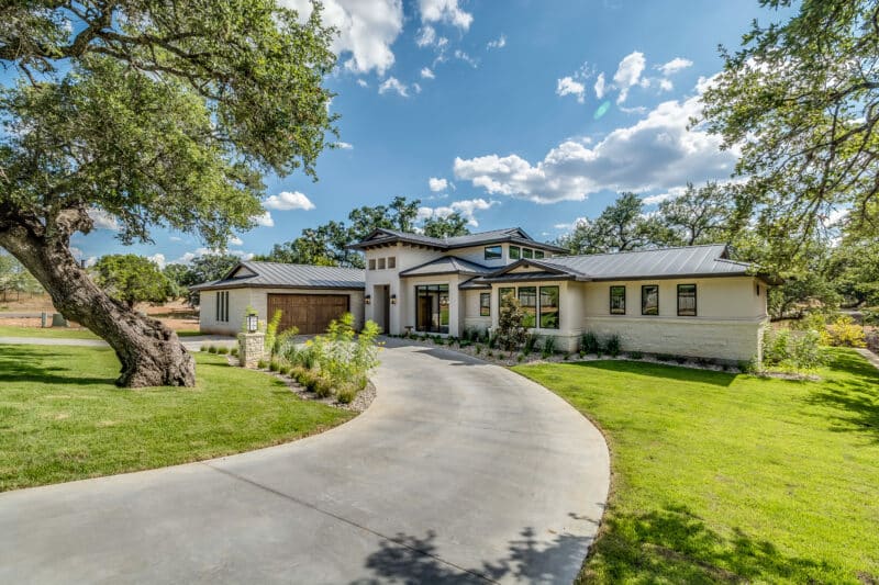 Beautiful new sprawling home in Texas with big circle driveway